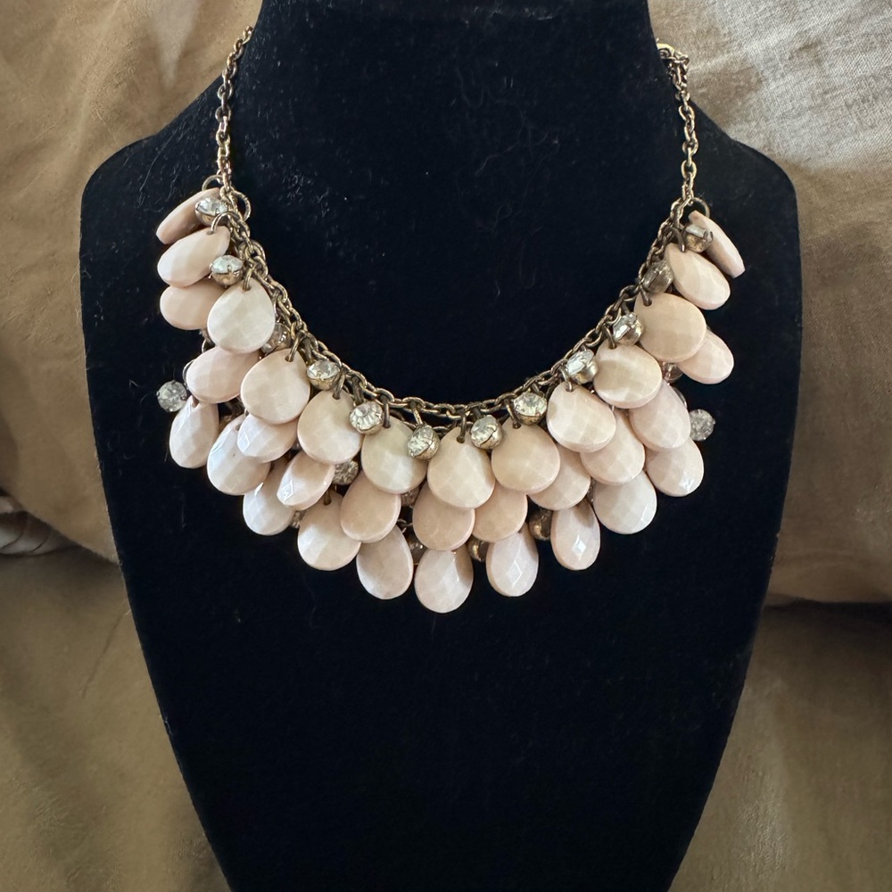 1980s Cha Cha Retro Elegant Pink Bibb Statement Necklace